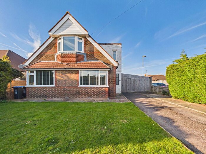 3 Bedroom Detached House For Sale In Sunningdale Road, Worthing, BN13