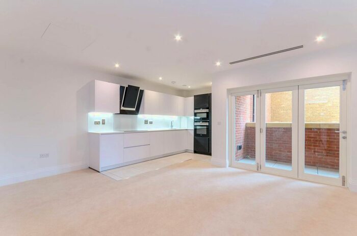 1 Bedroom Flat To Rent In Imperial Square, North Finchley, London, N12