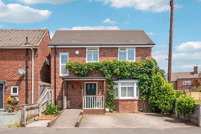 3 Bedroom Detached House For Sale In Sandy Plot, Burton, Christchurch, BH23