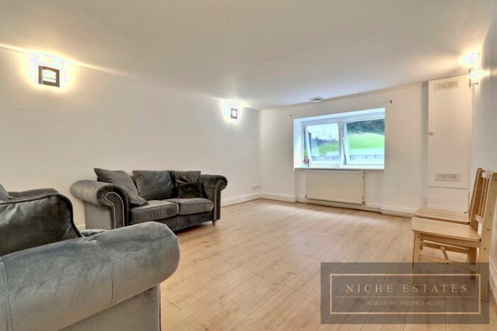 1 Bedroom Apartment To Rent In Crescent Road, Crouch End, London, - Communal Garden, N8
