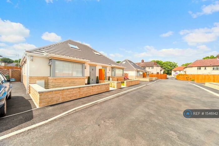 3 Bedroom Bungalow To Rent In Redesdale Grove, Leeds, LS16