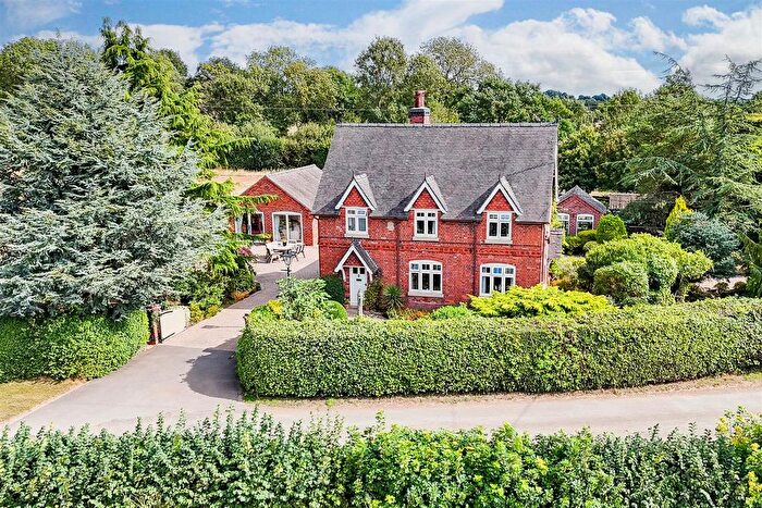 6 Bedroom Cottage For Sale In Narrow Lane, Watnall, Nottinghamshire, NG16