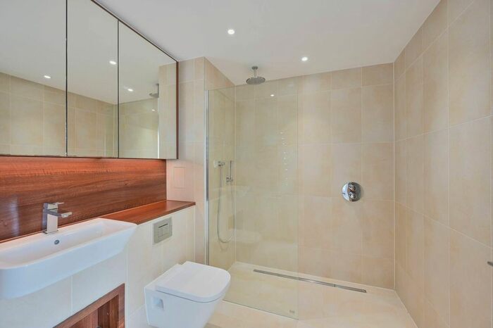2 Bedroom Flat To Rent In Brent House, Vauxhall, London, SW8