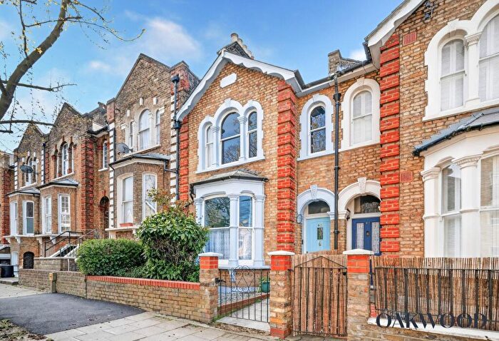 3 Bedroom Terraced House For Sale In Bouverie Road, London, N16