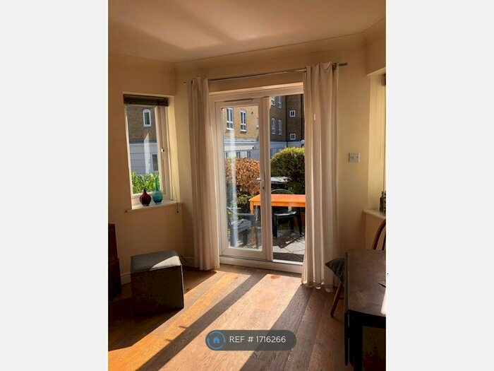 2 Bedroom Flat To Rent In Shoreditch, London, E2
