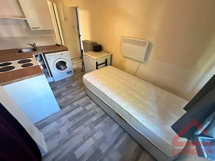 Studio To Rent In Brecon Close, Mitcham, CR4