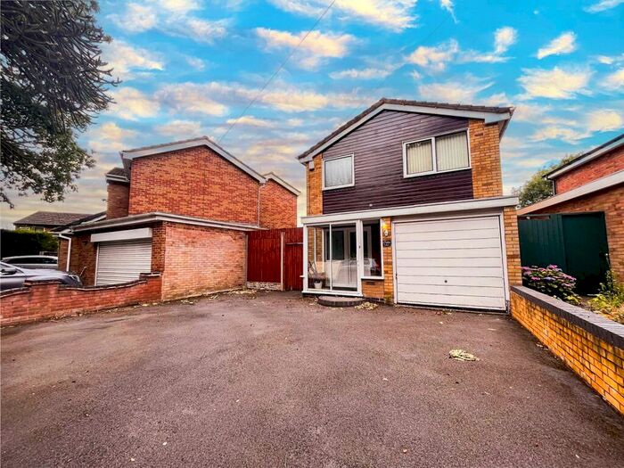 3 Bedroom Link Detached House To Rent In Victoria Road, Acocks Green, Birmingham, B27