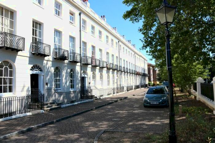 1 Bedroom Flat To Rent In Albion Terrace, London Road, Reading, Berkshire, RG1
