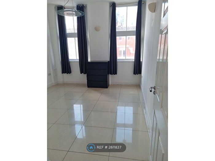 1 Bedroom Flat To Rent In Commercial Street, London, E1