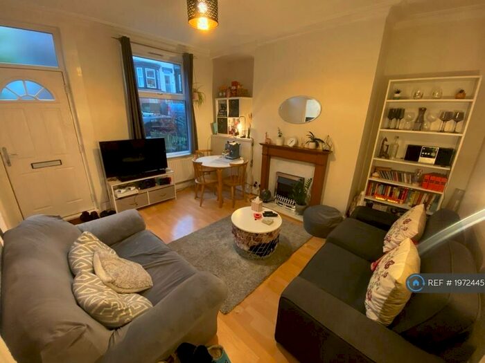 2 Bedroom Terraced House To Rent In Highbury Terrace, Leeds, LS6
