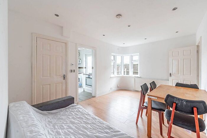 4 Bedroom Semi-Detached House To Rent In Newnham Gardens, Northolt, UB5