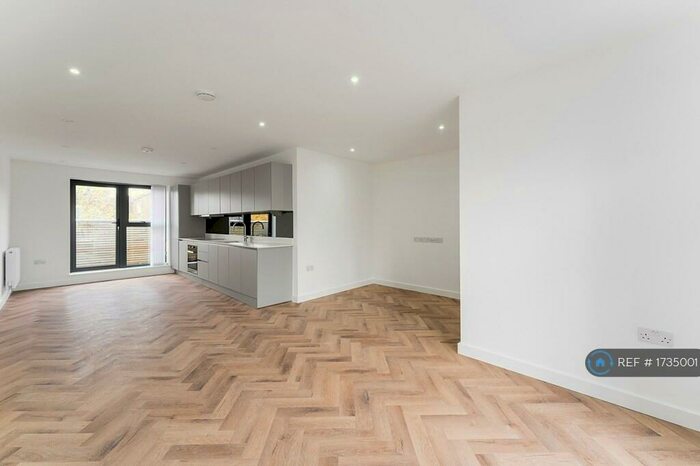 2 Bedroom Flat To Rent In High Street, London, E11