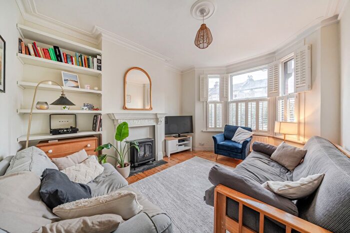 2 Bedroom Flat For Sale In Trevelyan Road, Tooting, London, SW17