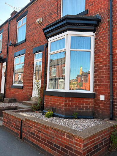 3 Bedroom End Of Terrace House To Rent In Harwell Road, Sheffield, S8