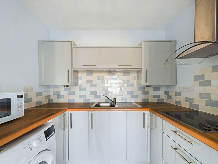 1 Bedroom Flat For Sale In Penrith Court, Broadwater Street East, Worthing, BN14