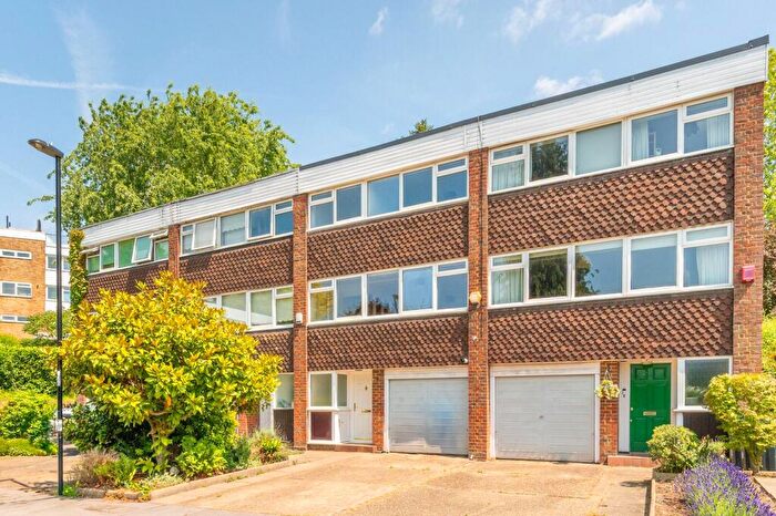 4 Bedroom House To Rent In Chichele Gardens, East Croydon, Croydon, CR0