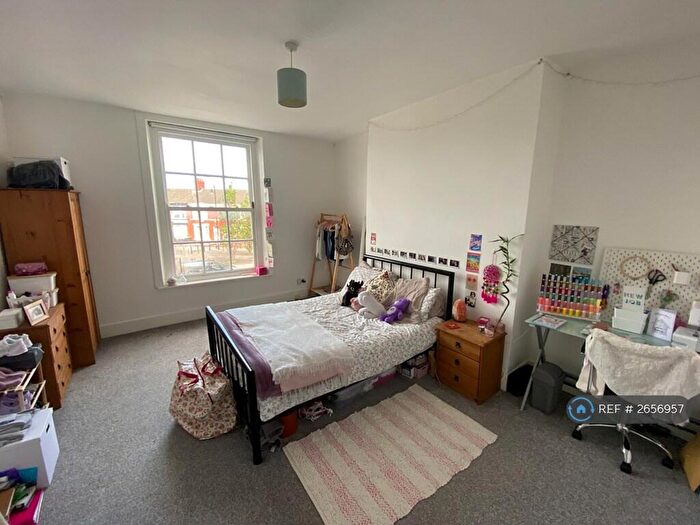 6 Bedroom Semi-Detached House To Rent In North View, Edge Hill, Liverpool, L7