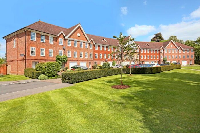 5 Bedroom Town House To Rent In Queens Acre Windsor, SL4