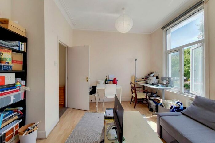 2 Bedroom Flat To Rent In Balls Pond Road, Islington, London, N1