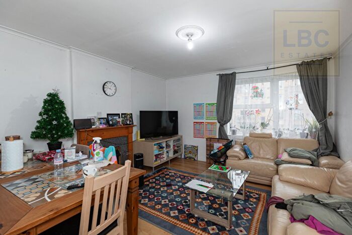 2 Bedroom Flat For Sale In Chelsea Close, London, NW10