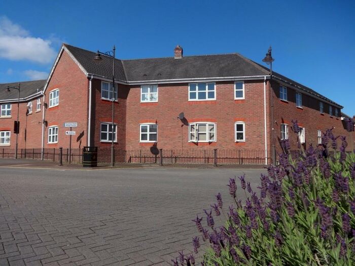 2 Bedroom Flat To Rent In Wadbarn, Dickens Heath, Solihull, B90