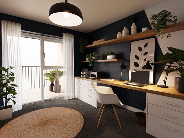 2 Bedroom Flat For Sale In Henley Approach, Gravesend, DA11