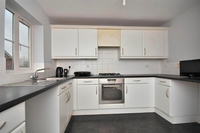 3 Bedroom Town House To Rent In Powell Drive, Llanharan, Pontyclun, CF72