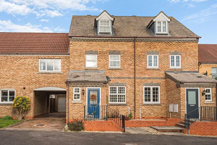 3 Bedroom Terraced House For Sale In Kingfisher Road, Shefford, SG17