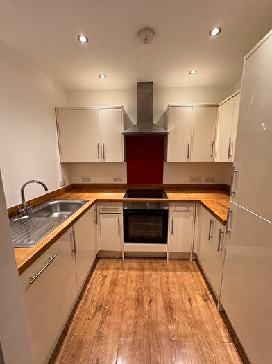 2 Bedroom Flat To Rent In Whitechapel Road, London, E1