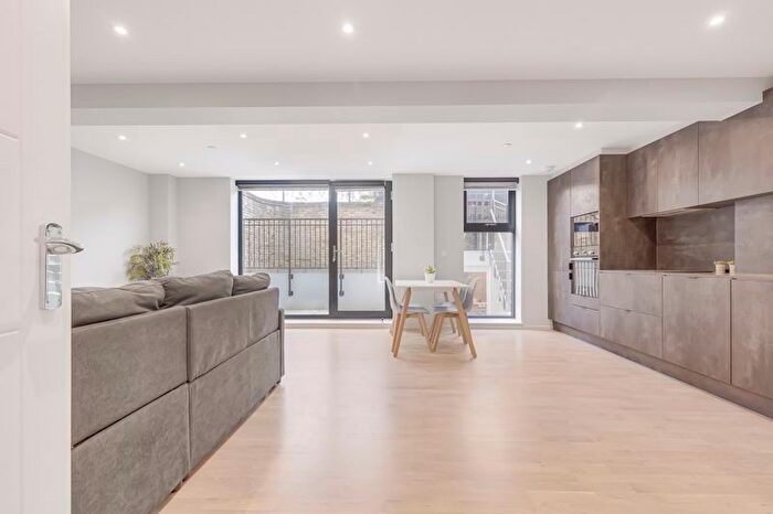 2 Bedroom Flat To Rent In Mowlem Street, London, E2