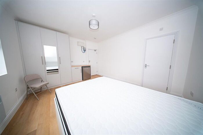 1 Bedroom Property To Rent In Bath Road, Hounslow, TW4