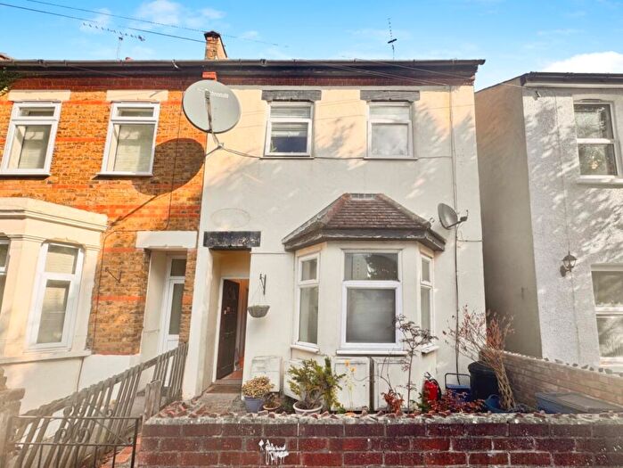 1 Bedroom Flat To Rent In Albany Avenue, Westcliff-On-Sea, SS0