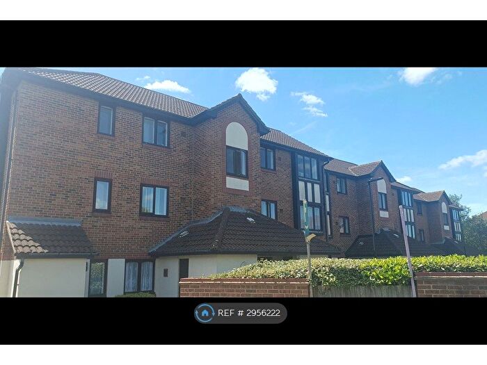 1 Bedroom Flat To Rent In Berry Court, Hounslow, TW4
