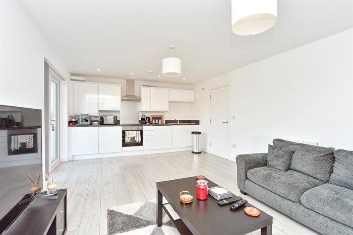 2 Bedroom Apartment For Sale In Old Road, Chatham, Kent, ME4