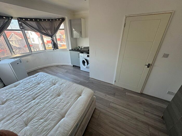 Studio To Rent In Randall Avenue, London, NW2