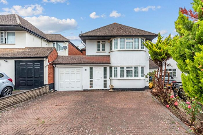 3 Bedroom Detached House For Sale In Mill Ridge, Edgware, HA8