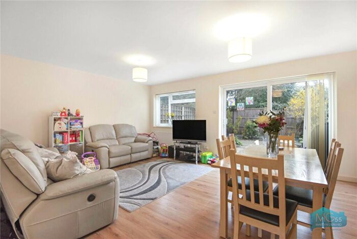 3 Bedroom Terraced House To Rent In Oxford Gardens, Whetstone, London, N20