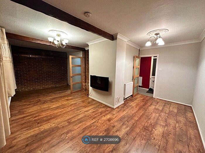 3 Bedroom Terraced House To Rent In Raynville Close, Leeds, LS13