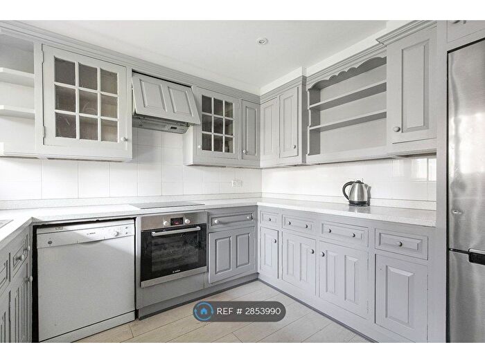 4 Bedroom Flat To Rent In Aveline Street, London, SE11