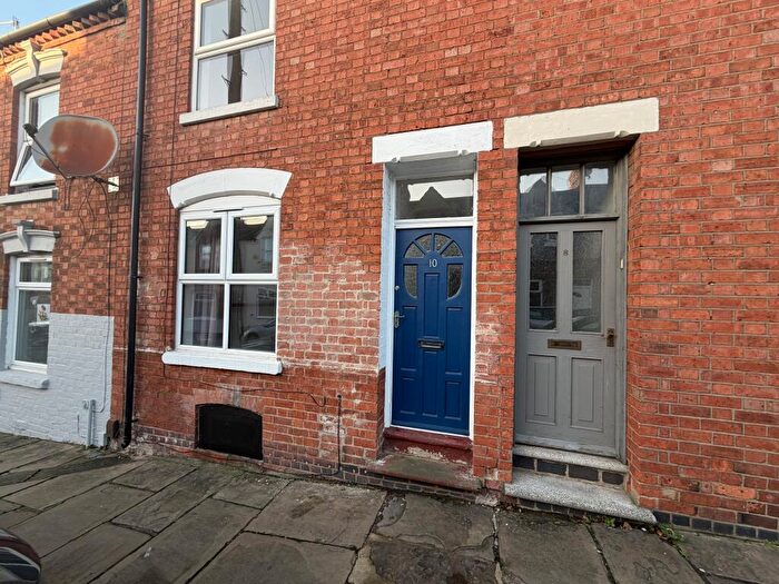 2 Bedroom House To Rent In Hampton Stret, Northampton, NN1