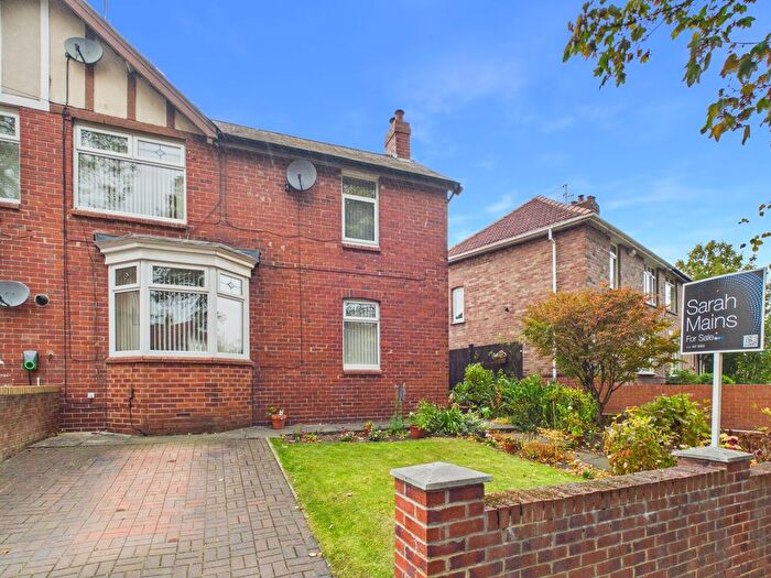 3 Bedroom Semi-Detached House For Sale In Ell-Dene Crescent, Gateshead, NE10