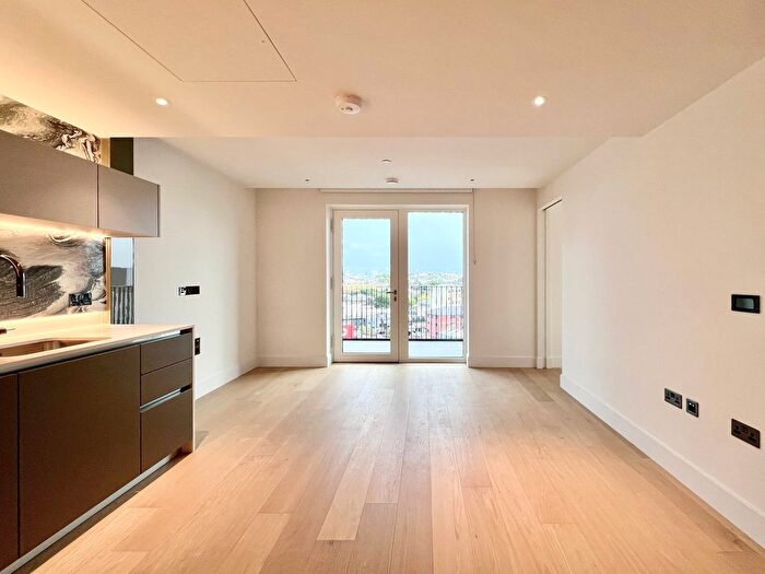 1 Bedroom Flat To Rent In Cascade Way, London, W12