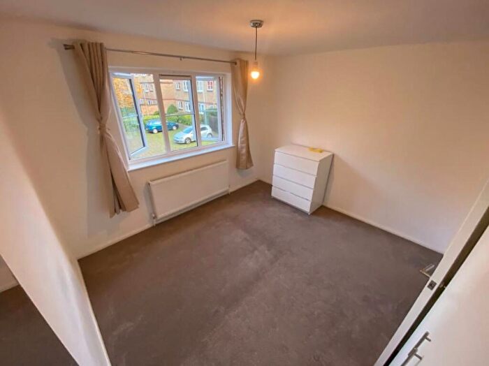 1 Bedroom Flat To Rent In Gleneagles Court, Muirfield Close, RG1