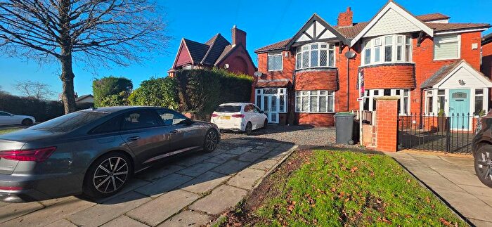 3 Bedroom Semi Detached House To Rent In Broadway, Royton, Oldham, OL2