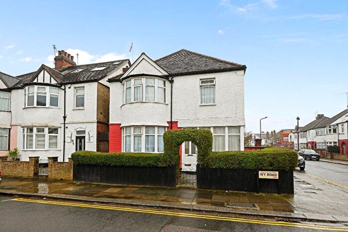4 Bedroom Detached House For Sale In Ivy Road, London, NW2