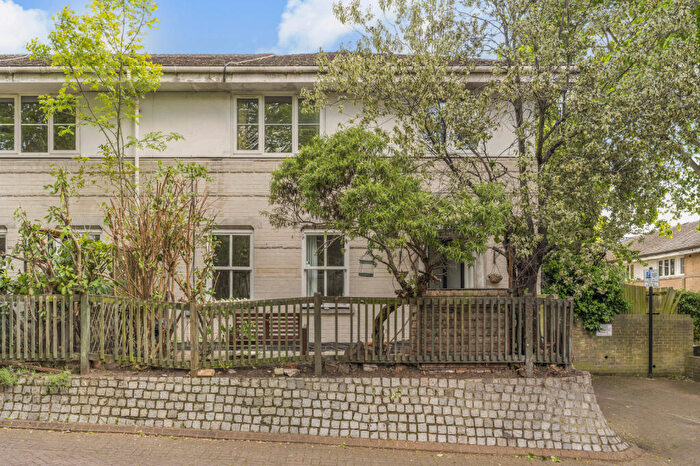 2 Bedroom House For Sale In Rossendale Way, London, NW1