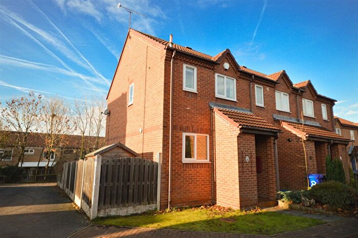 2 Bedroom Town House To Rent In Waterfield Mews, Westfield, S20