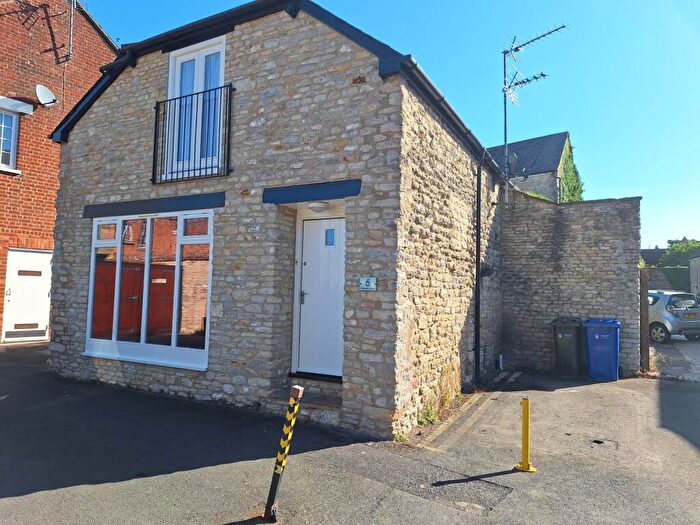 2 Bedroom Flat To Rent In Chapel Street, Bicester, OX26