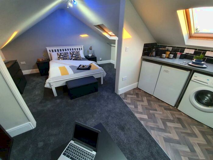 1 Bedroom Flat To Rent In Mildmay St - Student Apartment - /, LN1