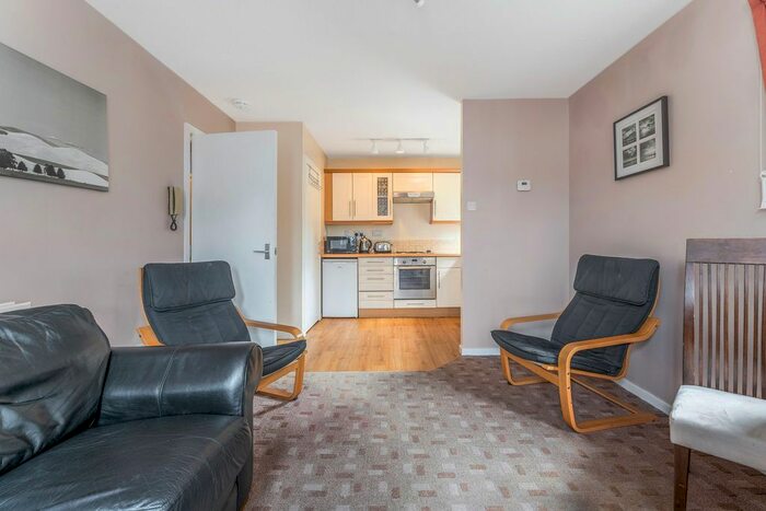 1 Bedroom Flat To Rent In Boat Green, Canonmills, Edinburgh, EH3